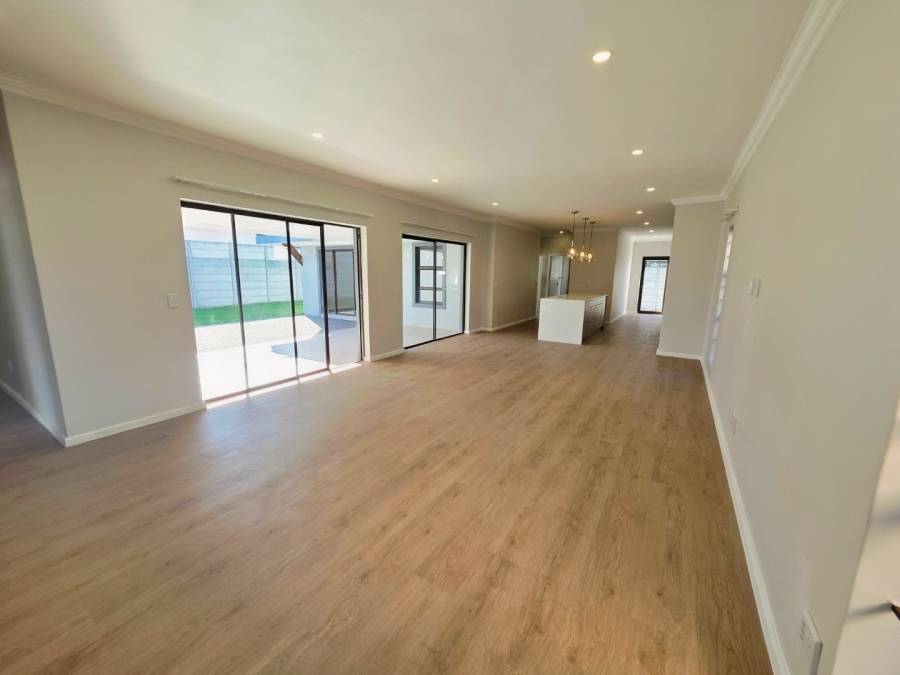 To Let 4 Bedroom Property for Rent in Parklands Western Cape